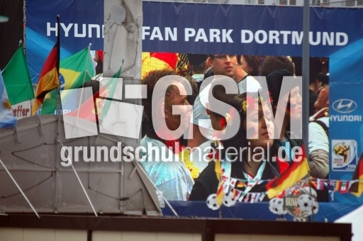 Public viewing Leinweind.JPG